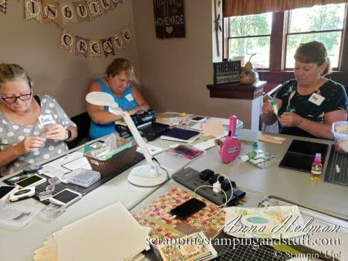 See highlights from our Sassy Stampers Stampin Up demonstrator team retreat! Includes make and takes, a view inside Windmill Lane Farm craft retreat, and more.