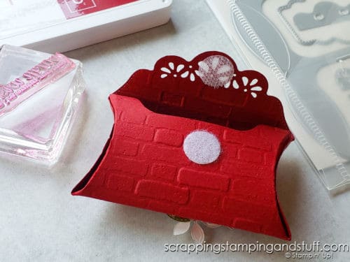 Make this adorable pillow box, treat holder, party favor, wedding favor, or stocking stuffer with the Stampin Up Pretty Pillow Box dies.