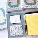 Make this purse notebook organizer to keep your notes organized in your purse, and use it as an inexpensive gift idea too!