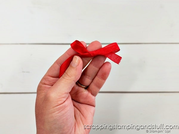 Use this simple bow tying hack to create beautiful bows on the first try - no experience needed!